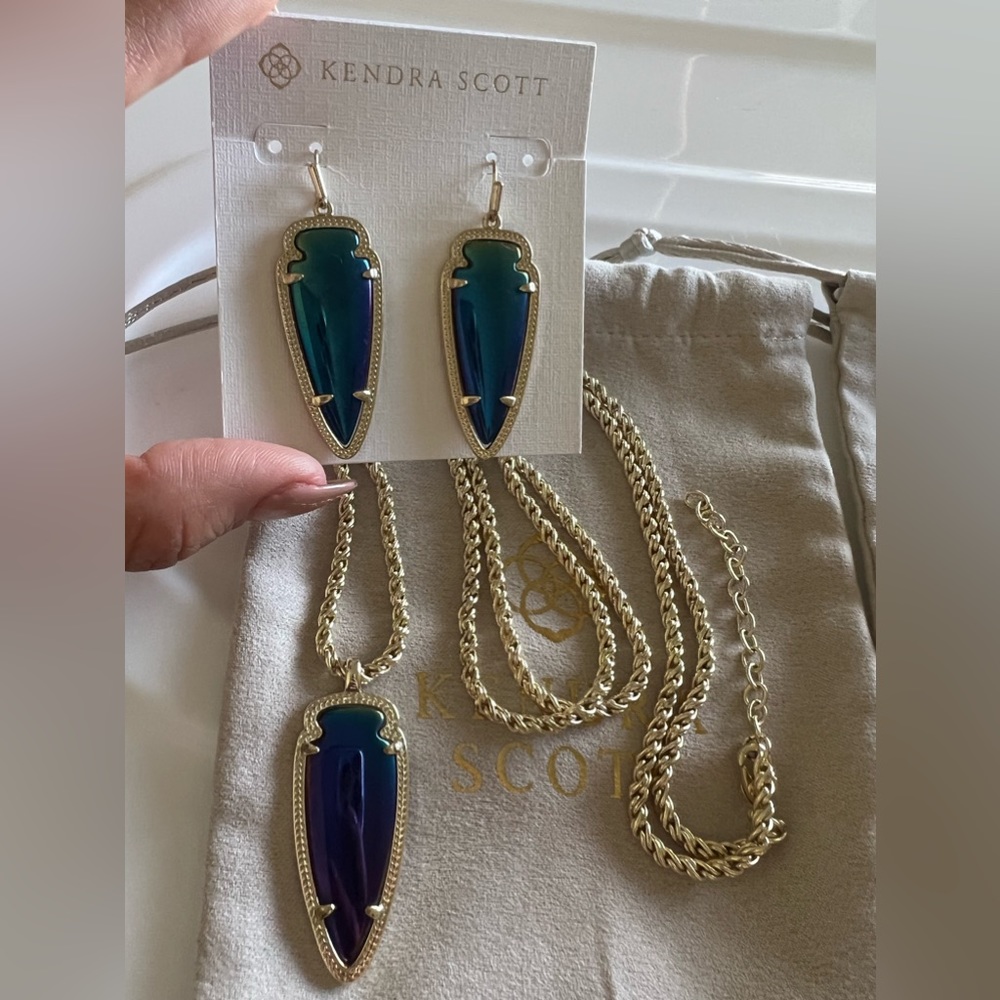 Kendra Scott Sky and Necklace Set